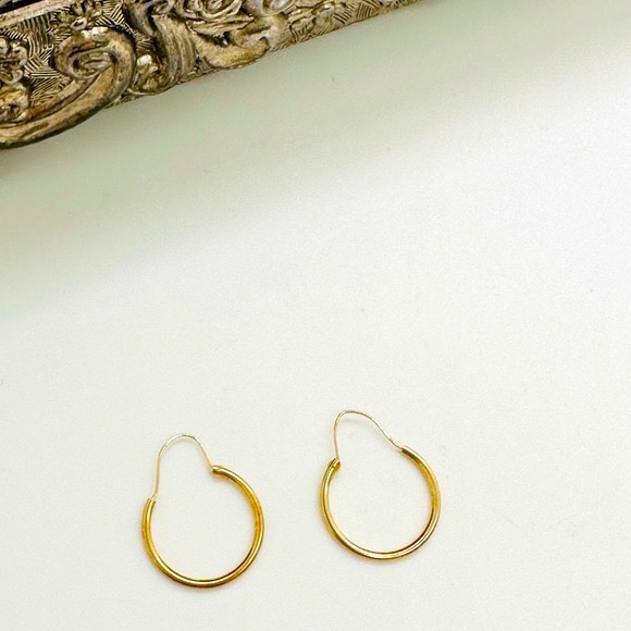 Vintage 14 KT Gold Hoop Dainty Earrings - Picture 5 of 11